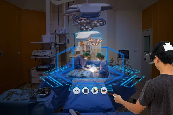 Smarta medicinska teknik koncept, läkarstudent användning augmented — Stockfoto