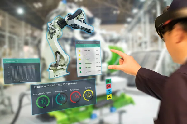çok sanayi 4.0 kavramı, endüstriyel engineer(blurred) akıllı gözlük ile kullanarak karma makinesi gerçek zamanlı olarak izleme için sanal gerçeklik teknolojisi ile artar. Akıllı fabrika otomasyon robot kol