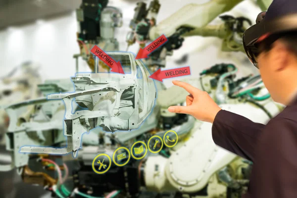 çok sanayi 4.0 kavramı, endüstriyel engineer(blurred) akıllı gözlük ile kullanarak karma makinesi gerçek zamanlı olarak izleme için sanal gerçeklik teknolojisi ile artar. Akıllı fabrika otomasyon robot kol