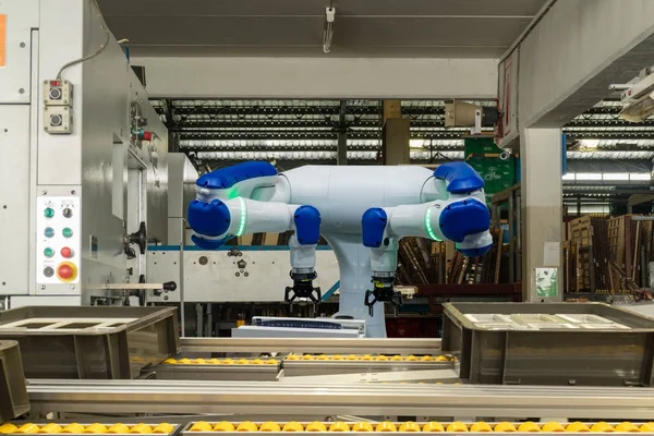 Iot Conceito Inteligente Indústria Braço Robótico Automação Trabalhando Zona Máquina — Fotografia de Stock