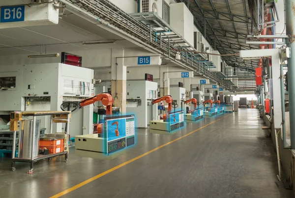 çok akıllı sanayi 4.0 konsept. Otomasyon endüstriyel robot kol fabrika ve Robot operasyon makine bölgesindeki çalışma göstermek veri Dee, sanal gerçeklik technololgy artar kullanarak plc durum karışık