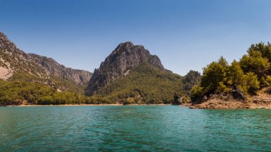 Manangat Nehri üzerinde bir yapay göl '. Türkiye.