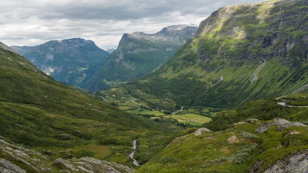 Highland Norwegia Zielonej Góry Niebo Ołowiane — Zdjęcie stockowe