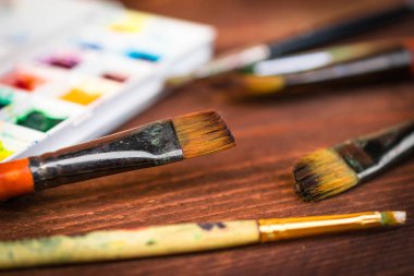  Fırçalar ahşap tablo