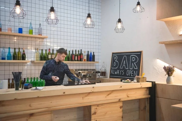 Bartender working at bar counter — Stock Photo, Image