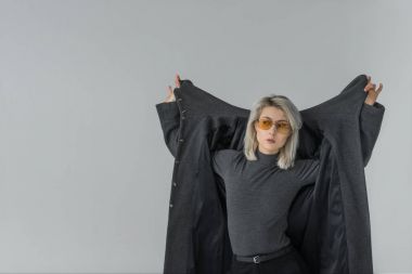 yalnız beyaz arka plan poz şık kadın dansçı