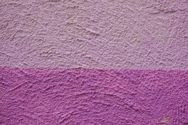Arka plan duvar pembe ve mor.