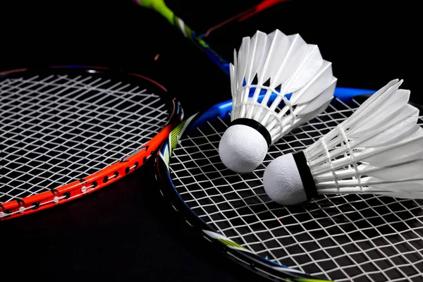 Raket ve bir raketle.