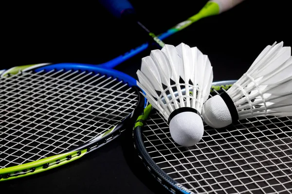 Raket ve bir raketle.