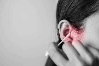 Kulak deliğindeki temizlik kavramı.