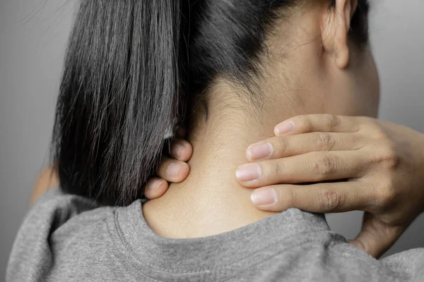 Mujer Con Dolor Cuello Concepto Mujer Que Sufre Dolor Cuello — Foto de Stock