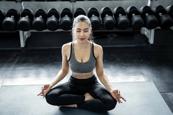 Sexy Mujer Asiática Jugando Yoga Gimnasio Concepto Ejercicio Gimnasio Yoga — Foto de Stock