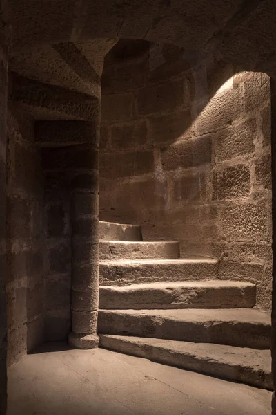 Escalera medieval de caracol de piedra tallada mano — Foto de Stock