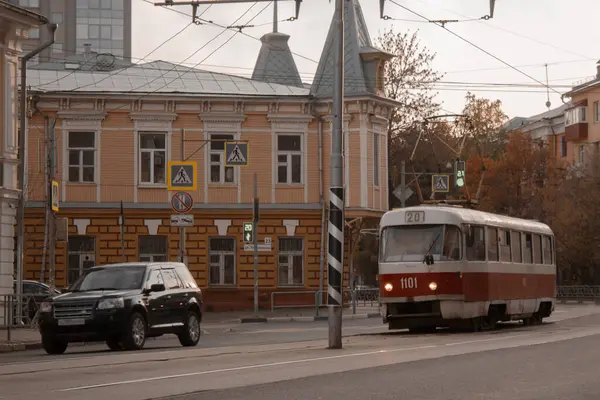 Типовий Старий Вінтажний Трамвай Ретро Коліях Біля Трамвайної Зупинки Вулицях — стокове фото