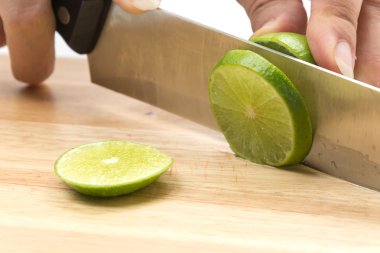 Tahtada limon dilimi