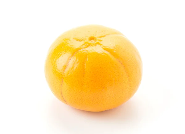 Naranja fresco sobre fondo blanco —  Fotos de Stock