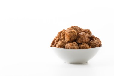 Beyaz arkaplanda karides topu