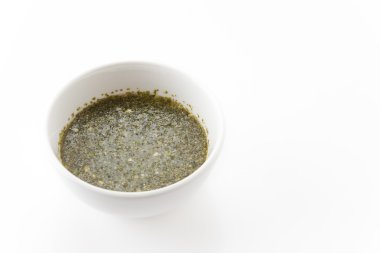 Beyaz arka plan üzerinde deniz mahsulleri sosu