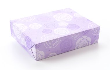 Beyaz arkaplanda hediye kutusu