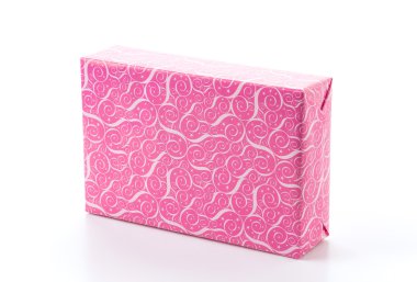 Beyaz arkaplanda hediye kutusu