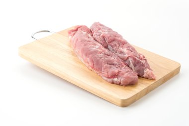 Beyaz arkaplanda domuz filetosu