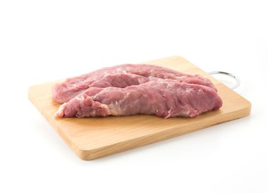 Beyaz arkaplanda domuz filetosu