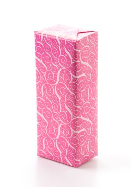 Beyaz arkaplanda hediye kutusu