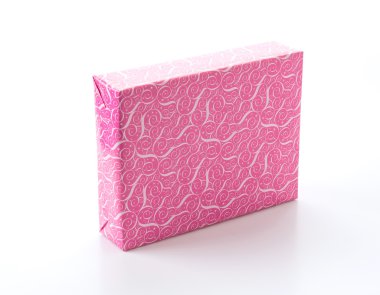 Beyaz arkaplanda hediye kutusu