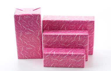 Beyaz arkaplanda hediye kutusu