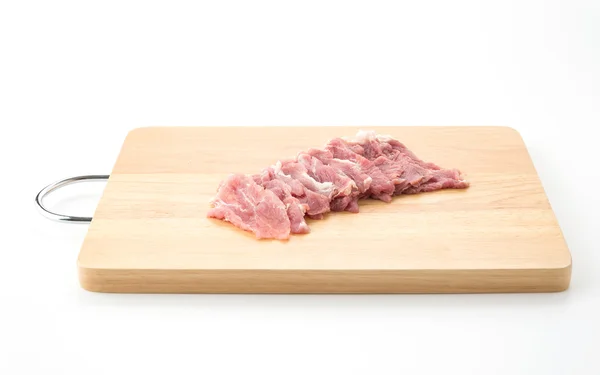 Ломтик свинины на доске — стоковое фото