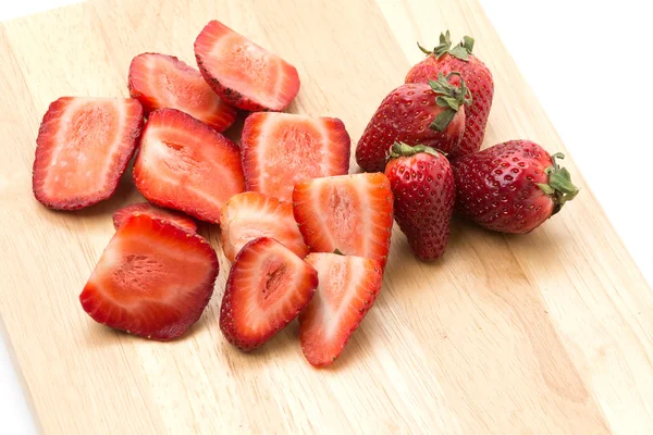 Fetta di fragola su tavola di legno — Foto Stock