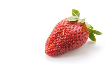 Beyaz arka planda taze çilek