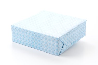 Beyaz arkaplanda hediye kutusu