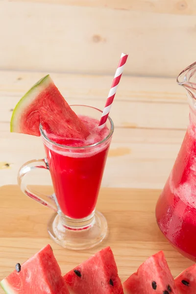 Smoothie de sandía sobre fondo de madera — Foto de Stock