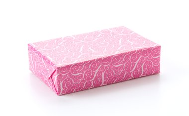 Beyaz arkaplanda hediye kutusu