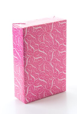 Beyaz arkaplanda hediye kutusu