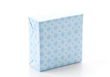 Beyaz arkaplanda hediye kutusu