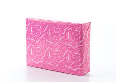 Beyaz arkaplanda hediye kutusu