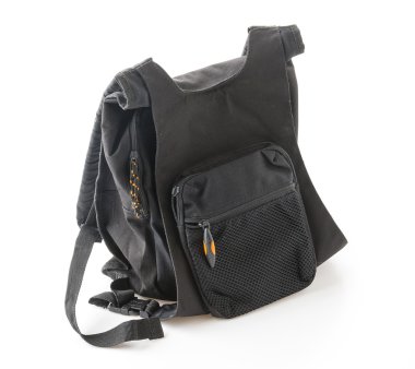 Beyaz arka planda siyah çanta