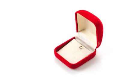 Beyaz arkaplanda mücevher kutusu