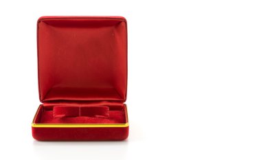 Beyaz arkaplanda mücevher kutusu