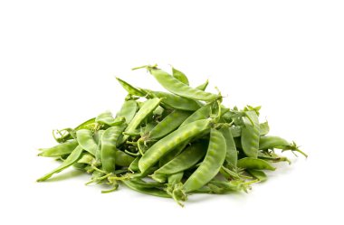 Beyaz arkaplanda yeşil fasulye