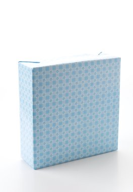 Beyaz arkaplanda hediye kutusu