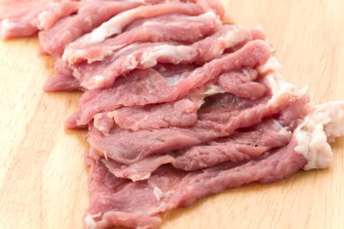 Tahtada domuz dilimi