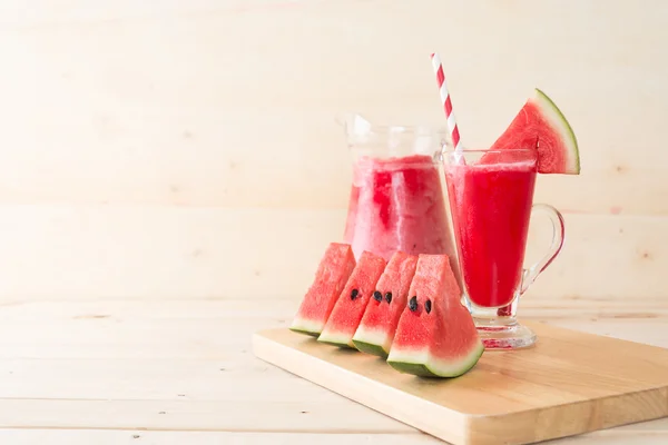 Smoothie de sandía sobre fondo de madera — Foto de Stock