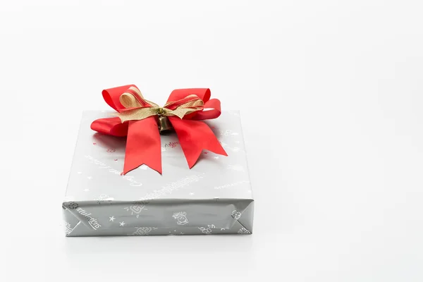 Scatola regalo su sfondo bianco — Foto Stock