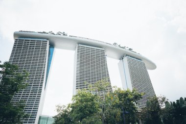 Singapur - 17 Temmuz 2015: Marina Bay Sands Resort Hotel. Ben