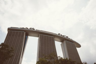 Singapur - 17 Temmuz 2015: Marina Bay Sands Resort Hotel. Ben
