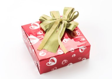 Beyaz arkaplanda hediye kutusu