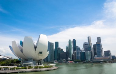Singapur - 16 Temmuz 2015: Artscience Müzesi attra biridir